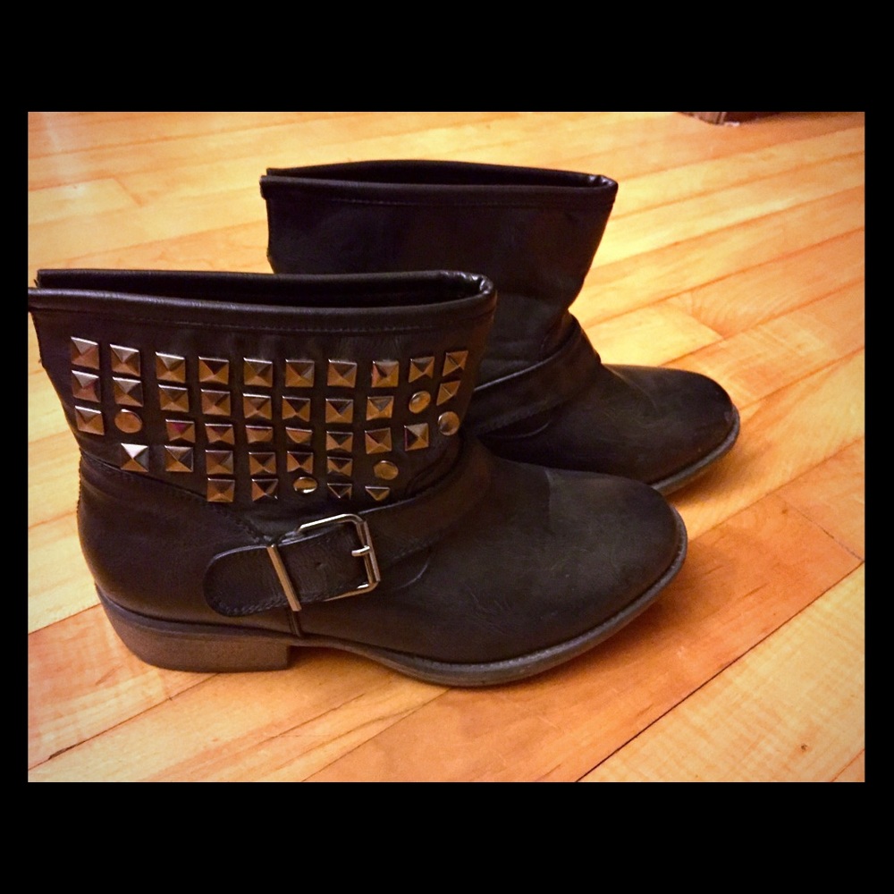 MIA BLACK STUDDED BOOTIES!  SIZE 6.5!  SUPER CUTE!